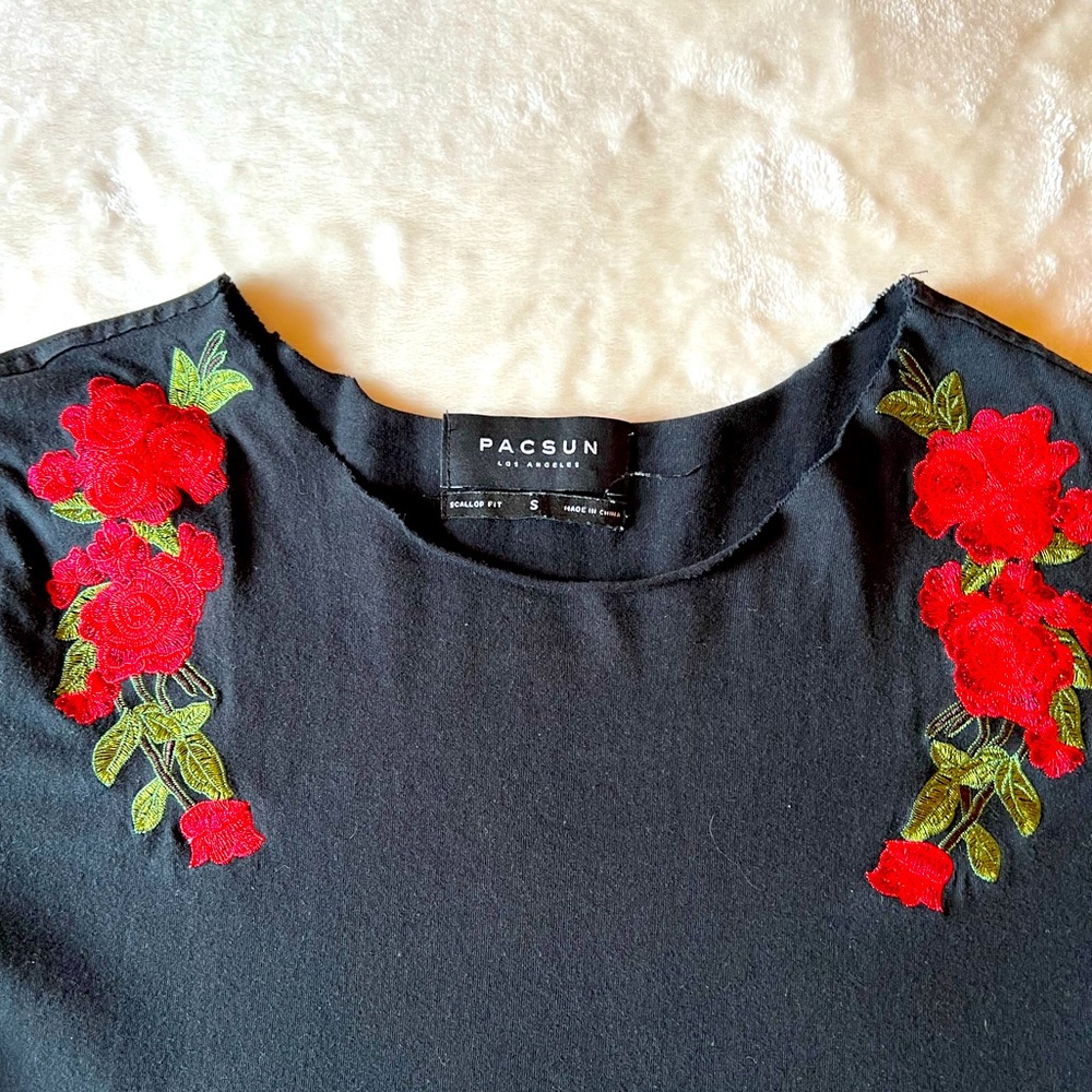 Pac Sun T-Shirt With Floral Embroidery.